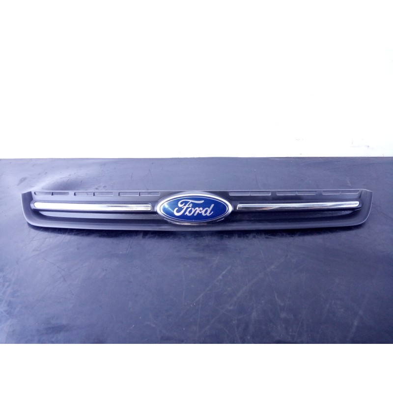 Recambio de rejilla delantera para ford kuga (cbs) trend referencia OEM IAM CV448150BD  