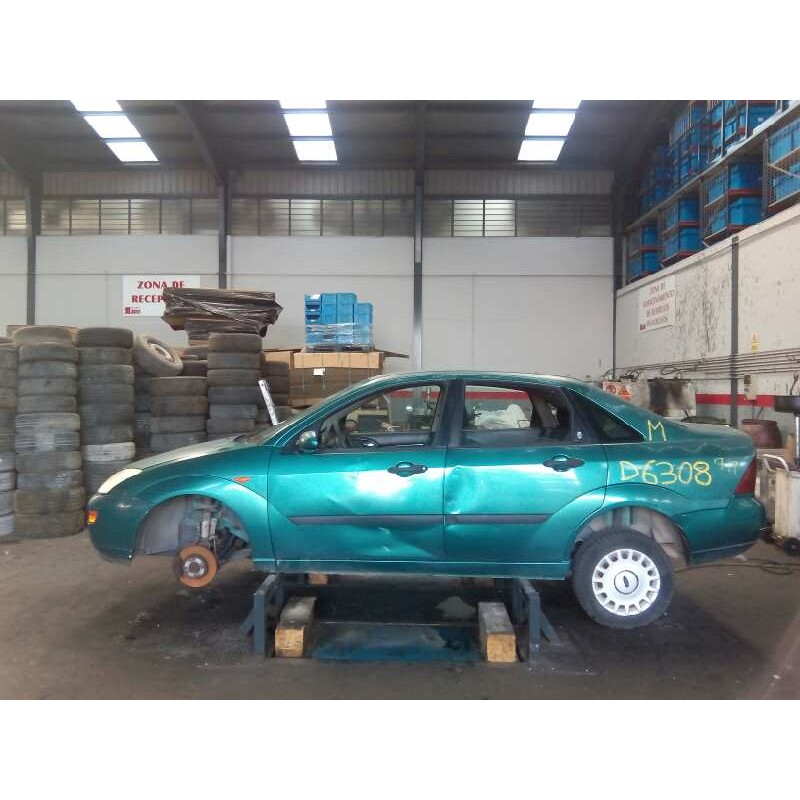 ford focus berlina (cak) del año 2001
