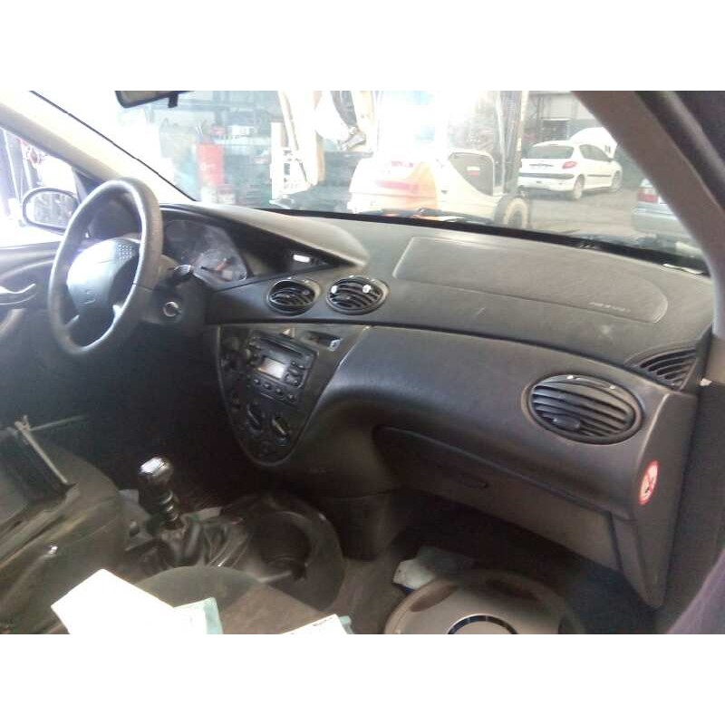 ford focus berlina (cak) del año 2001
