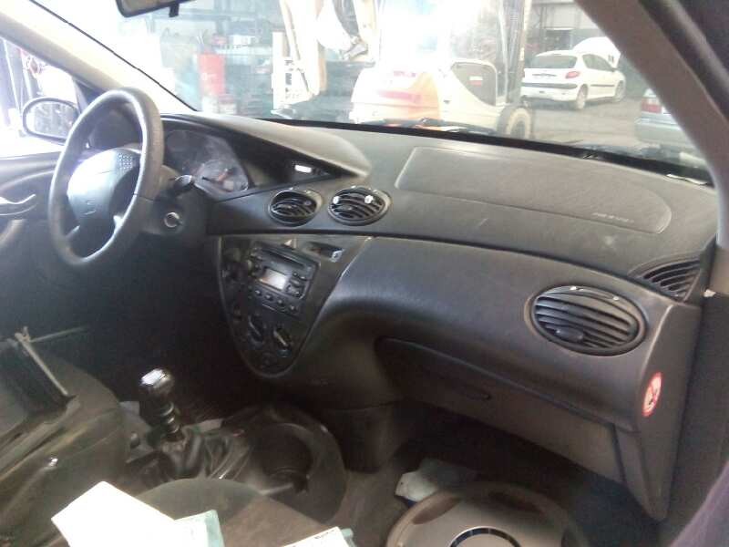 ford focus berlina (cak) del año 2001