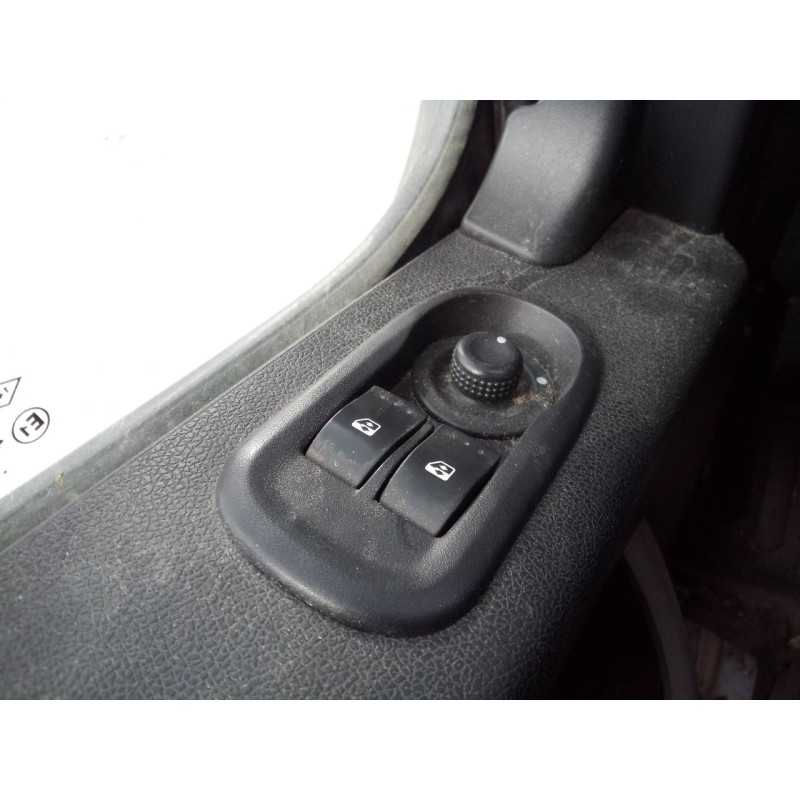 Recambio de mando elevalunas delantero izquierdo para renault master kipper l2h1 3,5t referencia OEM IAM   