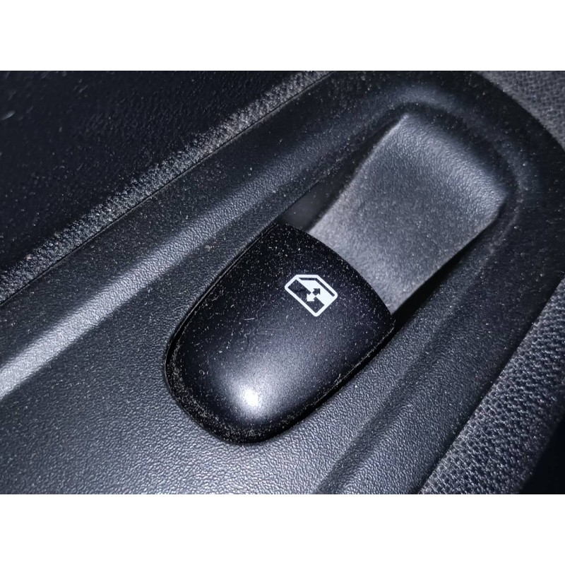 Recambio de mando elevalunas trasero izquierdo para renault kadjar zen referencia OEM IAM   