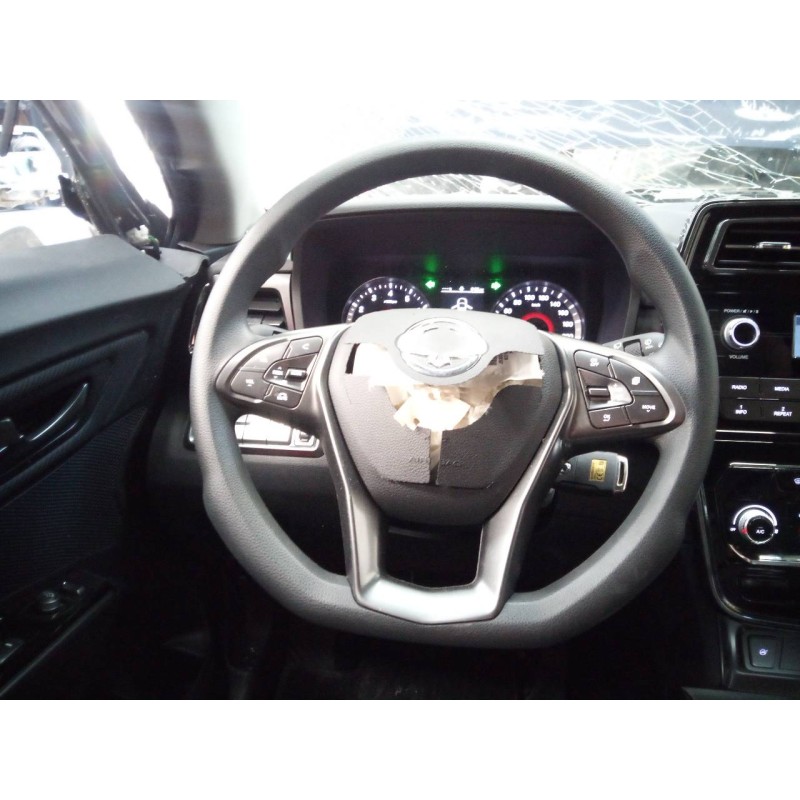 Recambio de volante para ssangyong tivoli crystal 4x2 referencia OEM IAM   