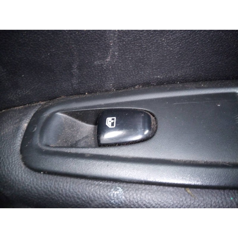 Recambio de mando elevalunas trasero derecho para renault kadjar bose edition referencia OEM IAM   