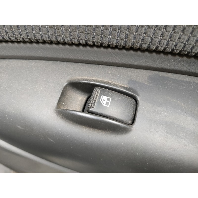 Recambio de mando elevalunas trasero derecho para hyundai tucson (jm) 2,0 crdi vgt classic 4x2 referencia OEM IAM   