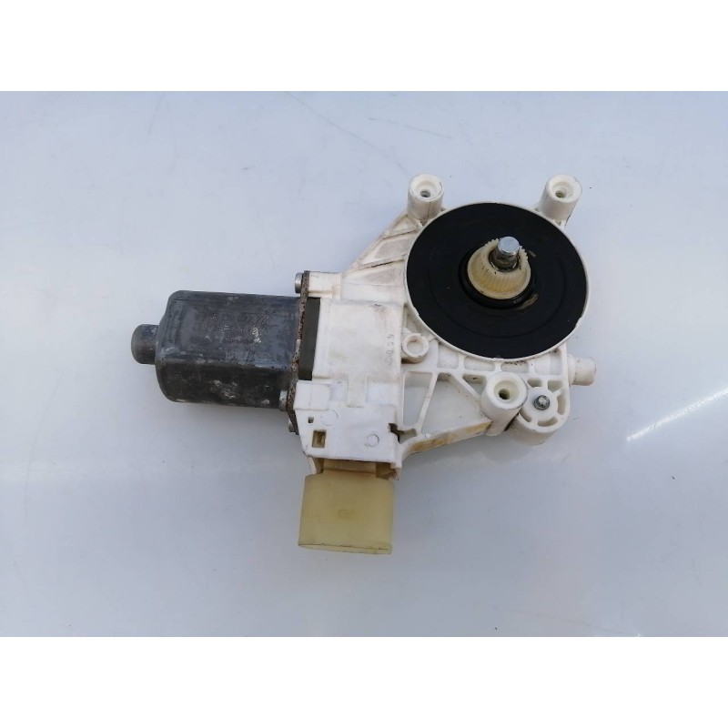 Recambio de motor elevalunas delantero derecho para bmw serie 3 touring (e91) 318d referencia OEM IAM 0130822227  