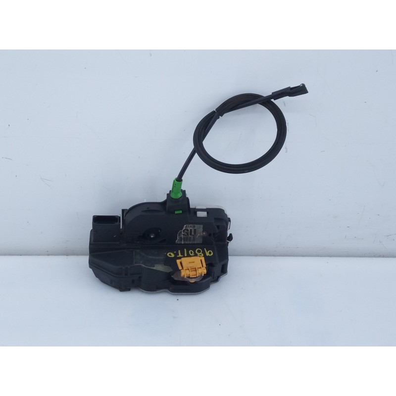 Recambio de cerradura puerta trasera derecha para opel insignia berlina selective referencia OEM IAM 3023880  