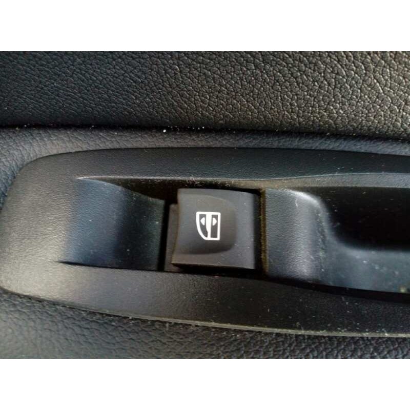 Recambio de mando elevalunas trasero derecho para renault megane iv grandtour zen referencia OEM IAM   