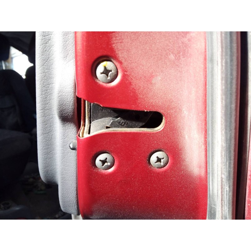 Recambio de cerradura puerta trasera derecha para nissan terrano/terrano.ii (r20) aventura referencia OEM IAM   