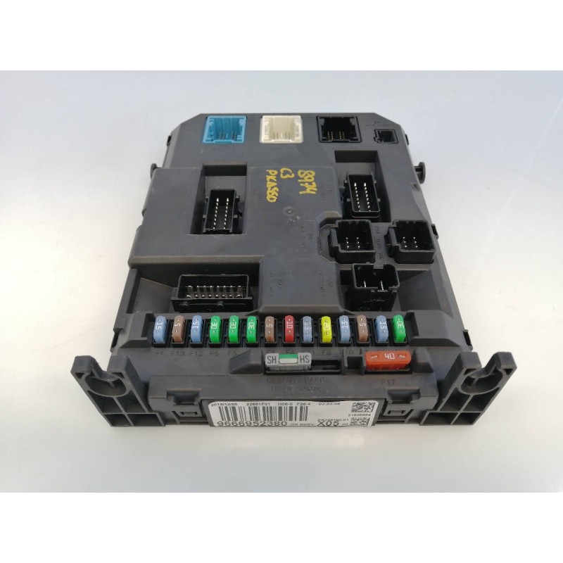 Recambio de caja reles / fusibles para citroen c3 picasso exclusive referencia OEM IAM 9666952380  