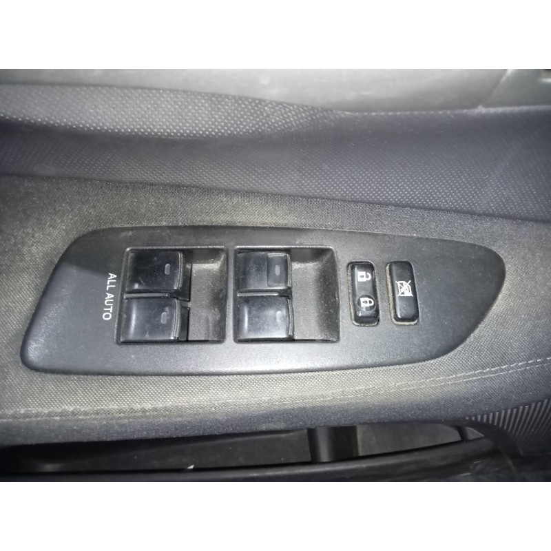 Recambio de mando elevalunas delantero izquierdo para toyota auris active referencia OEM IAM   