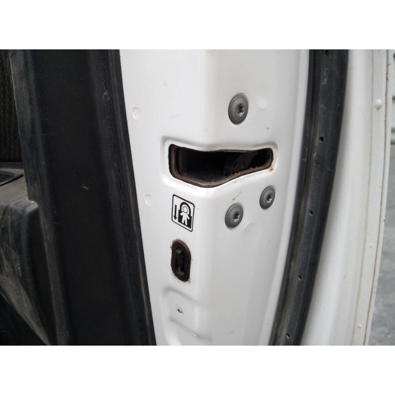 Recambio de cerradura puerta trasera derecha para toyota hilux (kun) double cab 4x4 referencia OEM IAM   