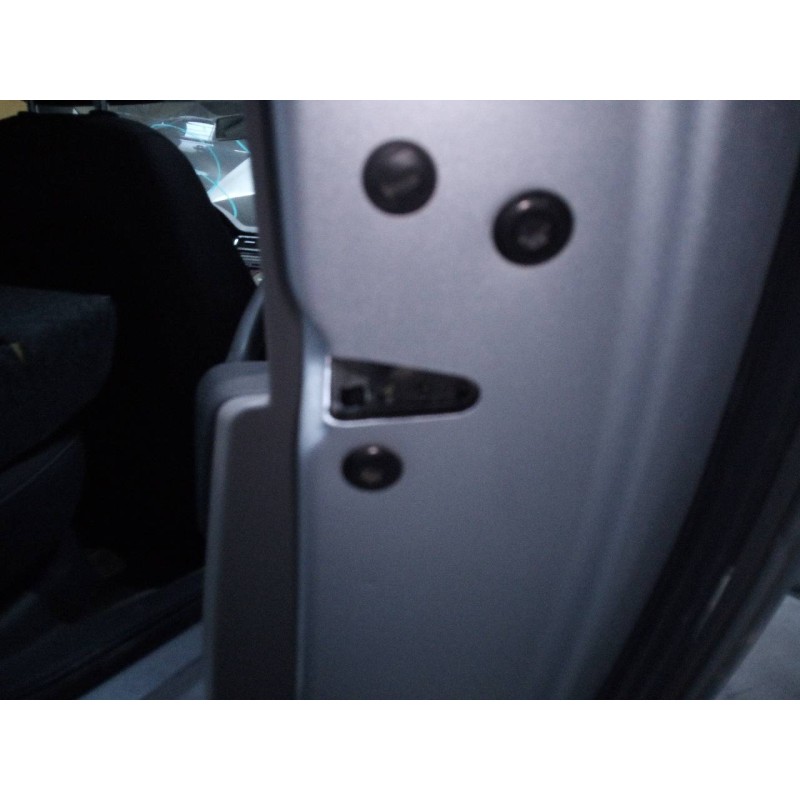 Recambio de cerradura puerta trasera derecha para seat toledo (kg3) style referencia OEM IAM   