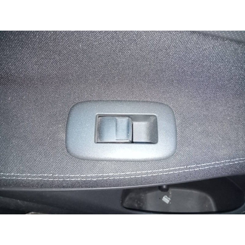 Recambio de mando elevalunas trasero izquierdo para toyota auris active referencia OEM IAM   