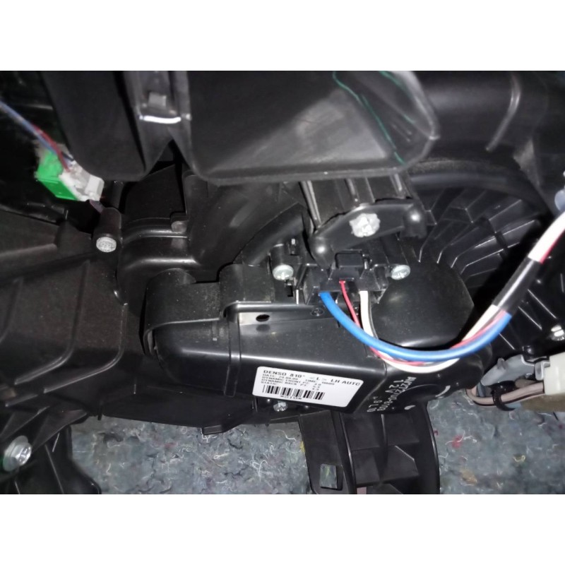 Recambio de ventilador calefaccion para toyota auris active referencia OEM IAM 2727008103  