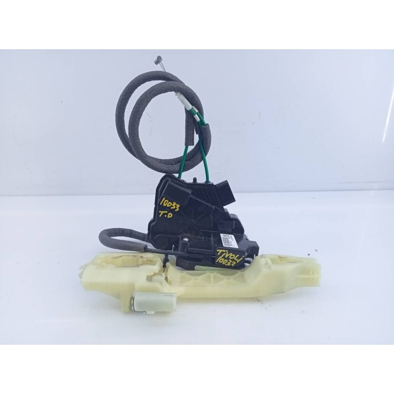 Recambio de cerradura puerta trasera derecha para ssangyong tivoli crystal 4x2 referencia OEM IAM 7132035001  