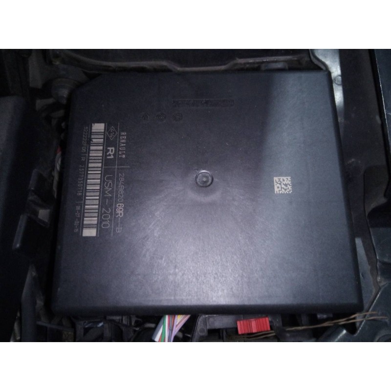 Recambio de caja reles / fusibles para renault megane iii berlina 5 p expression referencia OEM IAM   