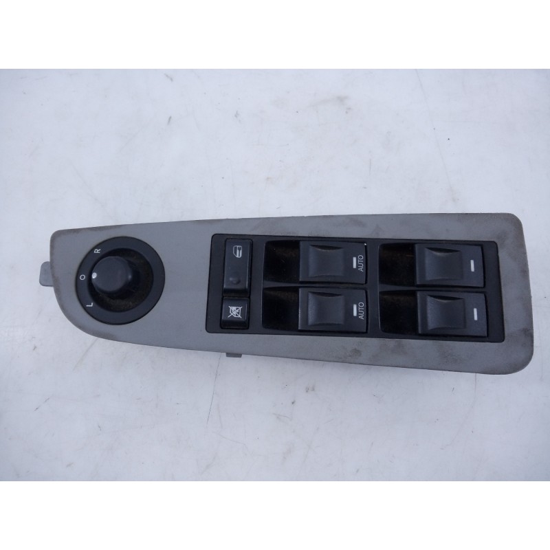 Recambio de mando elevalunas delantero izquierdo para chrysler 300 c 3.0 crd referencia OEM IAM P04602736AA  