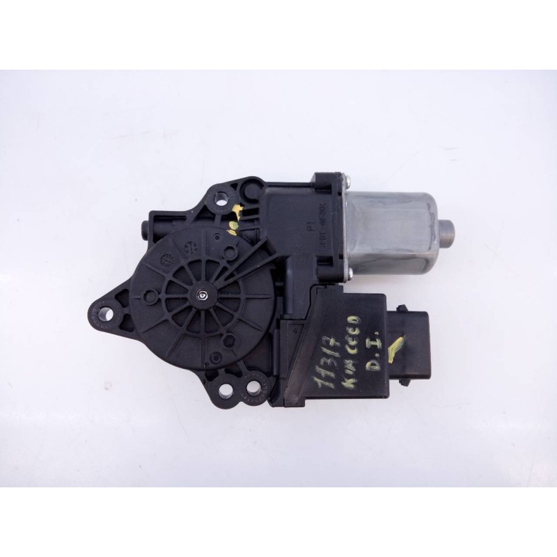 Recambio de motor elevalunas delantero izquierdo para kia cee´d drive referencia OEM IAM JDFL6A15 617012901 