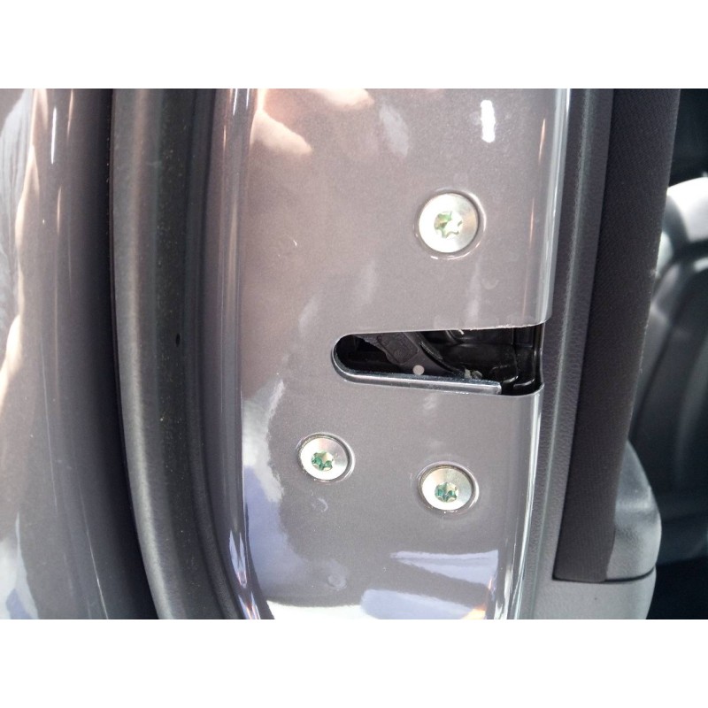 Recambio de cerradura puerta trasera izquierda para hyundai kona essence 2wd referencia OEM IAM   