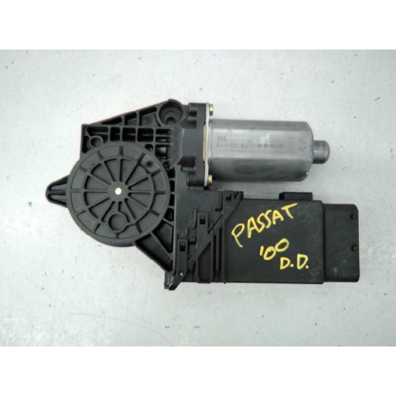 Recambio de motor elevalunas delantero derecho para volkswagen passat berlina (3b3) referencia OEM IAM 0130821694 105415301 