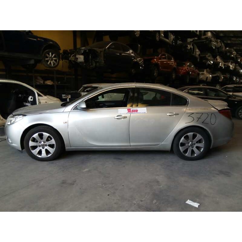 opel insignia berlina del año 2011