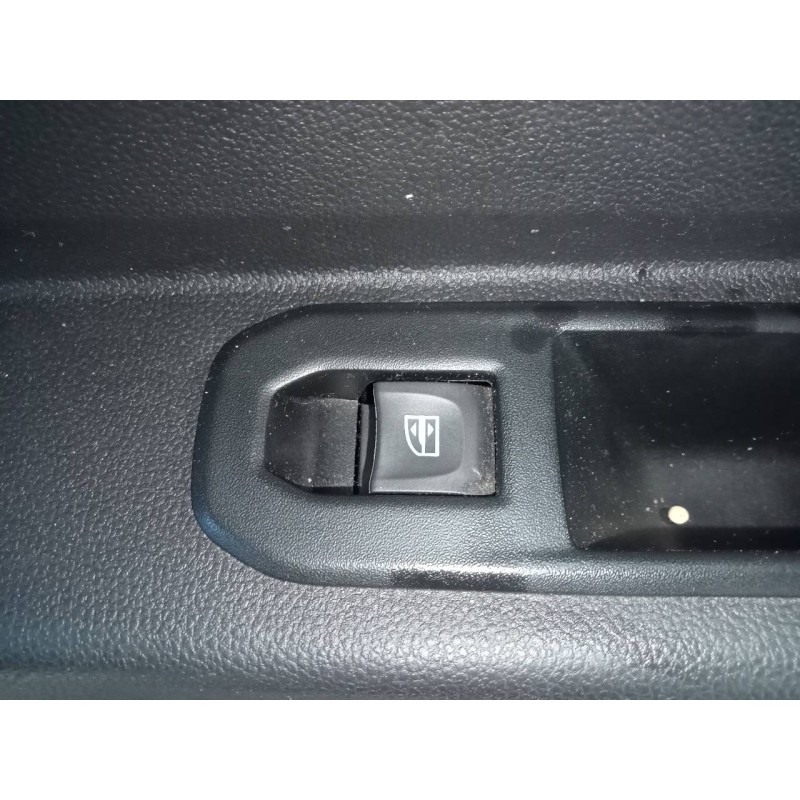 Recambio de mando elevalunas trasero derecho para dacia duster ii access referencia OEM IAM   