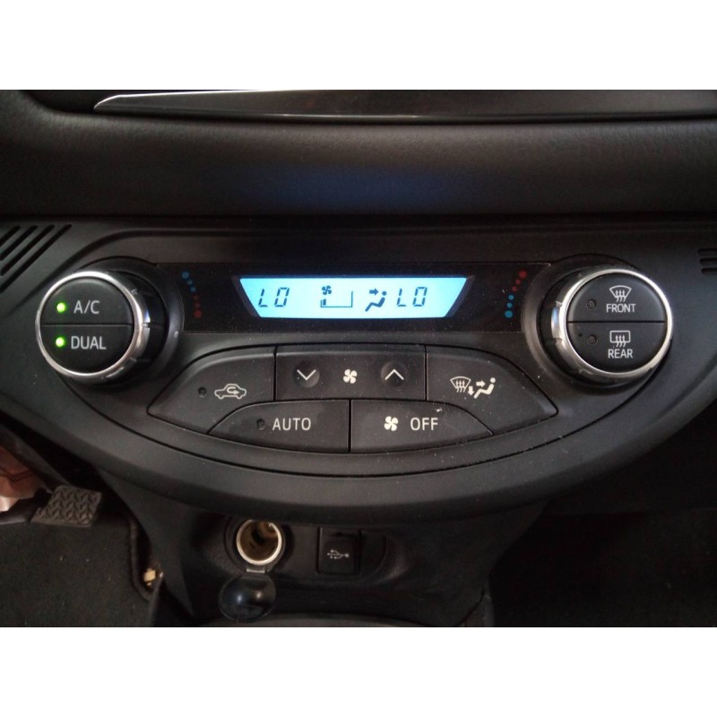 Recambio de mando climatizador para toyota yaris hybrid active referencia OEM IAM   