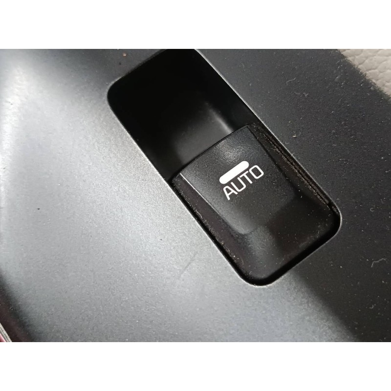 Recambio de mando elevalunas delantero derecho para kia cee´d drive referencia OEM IAM   