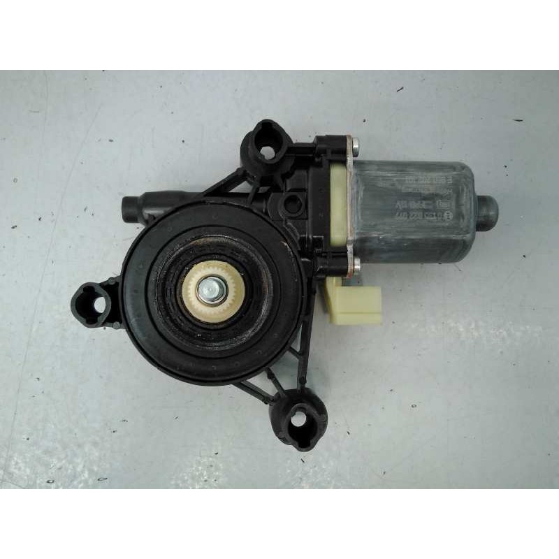 Recambio de motor elevalunas delantero derecho para volkswagen tiguan advance bmt referencia OEM IAM 5Q0959801C  