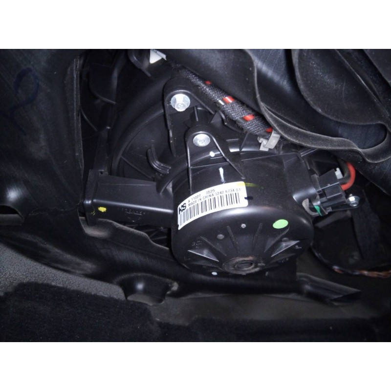 Recambio de ventilador calefaccion para opel insignia berlina selective referencia OEM IAM A110220525  