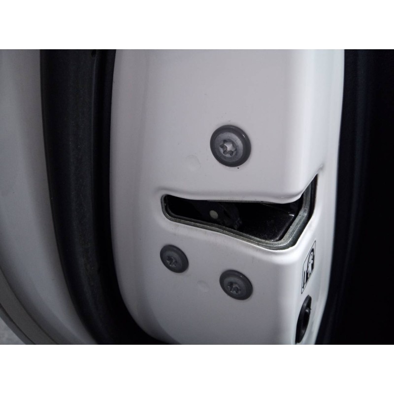 Recambio de cerradura puerta trasera izquierda para toyota auris active referencia OEM IAM   