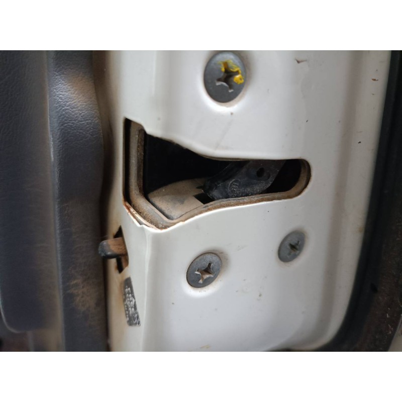 Recambio de cerradura puerta trasera derecha para nissan terrano/terrano.ii (r20) s (5-ptas.) referencia OEM IAM   