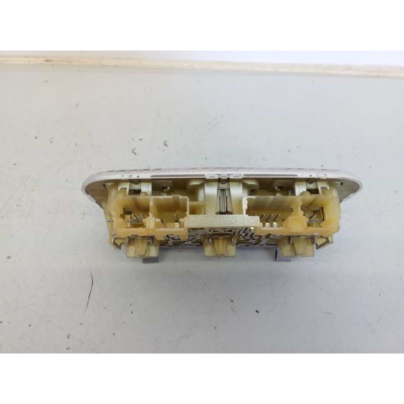 Recambio de luz interior para citroen c5 berlina premier referencia OEM IAM 9680713880  