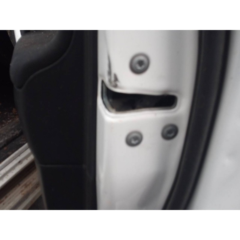 Recambio de cerradura puerta delantera derecha para toyota land cruiser (j15) gx referencia OEM IAM   