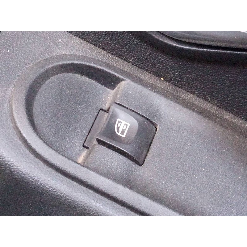 Recambio de mando elevalunas delantero derecho para dacia duster ambiance 4x2 referencia OEM IAM   