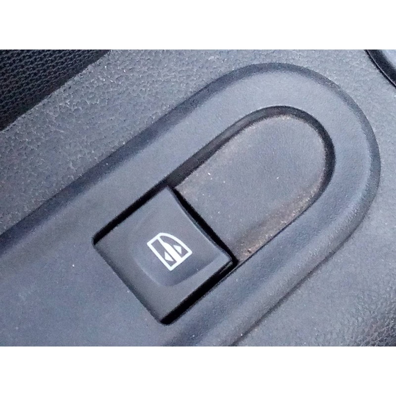 Recambio de mando elevalunas trasero izquierdo para dacia duster ambiance 4x2 referencia OEM IAM   