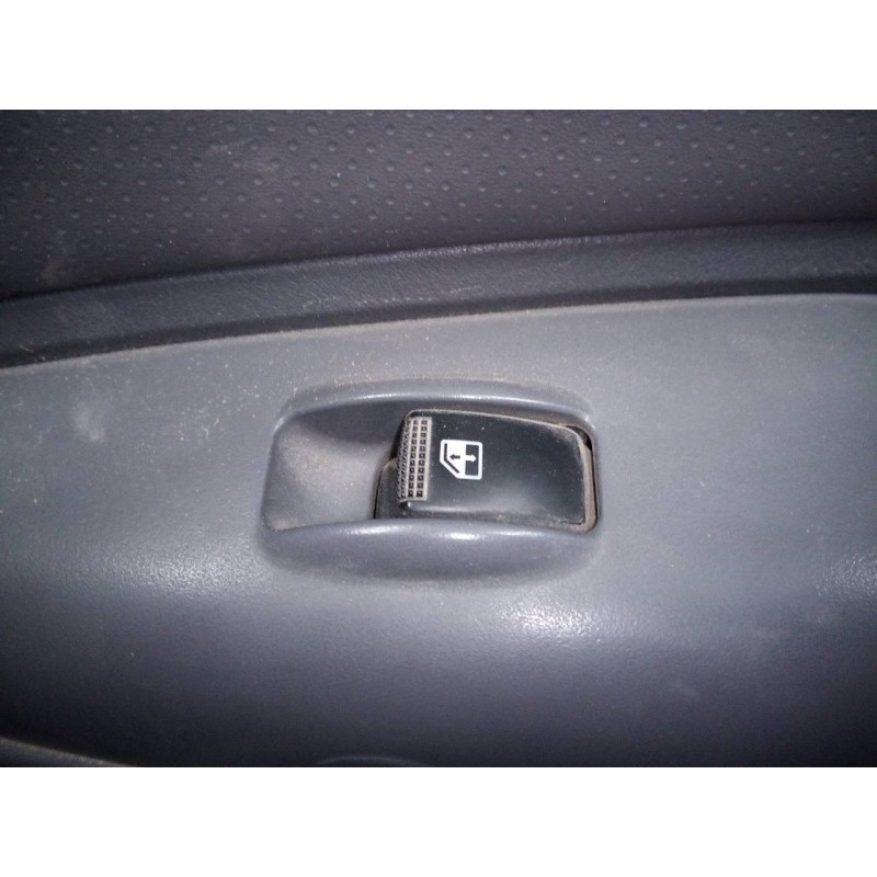 Recambio de mando elevalunas trasero derecho para hyundai tucson (jm) 2.0 crdi comfort referencia OEM IAM   