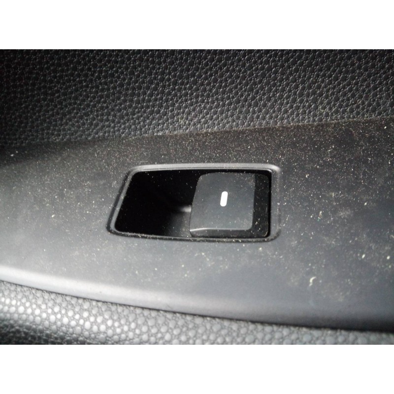 Recambio de mando elevalunas trasero izquierdo para hyundai i20 trend referencia OEM IAM   