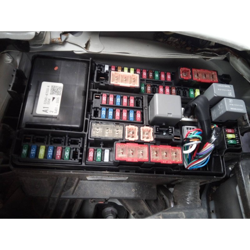 Recambio de caja reles / fusibles para toyota c-hr hybrid active referencia OEM IAM 8264147050A  