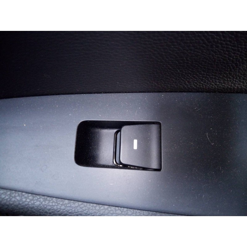 Recambio de mando elevalunas trasero derecho para hyundai tucson essence bluedrive 2wd referencia OEM IAM   