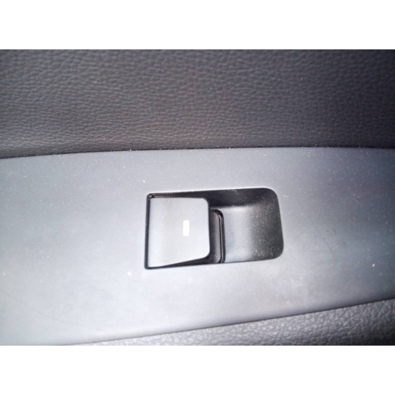 Recambio de mando elevalunas trasero izquierdo para hyundai tucson essence bluedrive 2wd referencia OEM IAM   