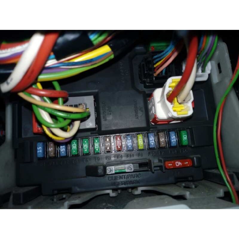 Recambio de caja reles / fusibles para citroen c3 picasso exclusive referencia OEM IAM   