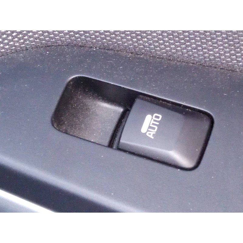 Recambio de mando elevalunas trasero derecho para kia cee´d drive referencia OEM IAM   