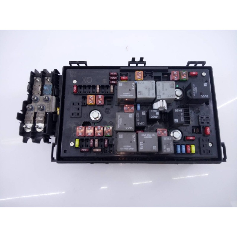 Recambio de caja reles / fusibles para opel astra j lim. cosmo referencia OEM IAM 13313207  