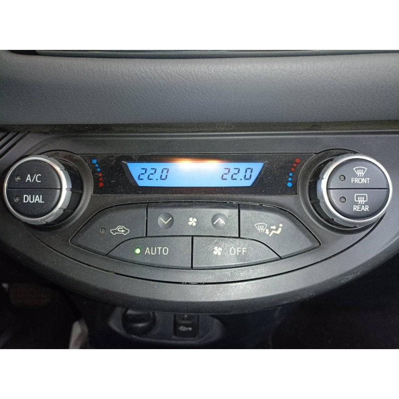 Recambio de mando climatizador para toyota yaris hybrid active referencia OEM IAM   