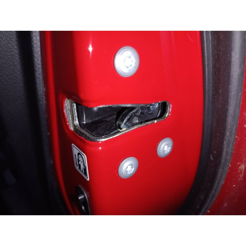 Recambio de cerradura puerta trasera derecha para toyota yaris hybrid active referencia OEM IAM   