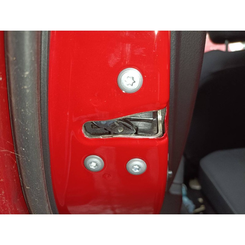 Recambio de cerradura puerta trasera izquierda para toyota yaris hybrid active referencia OEM IAM   