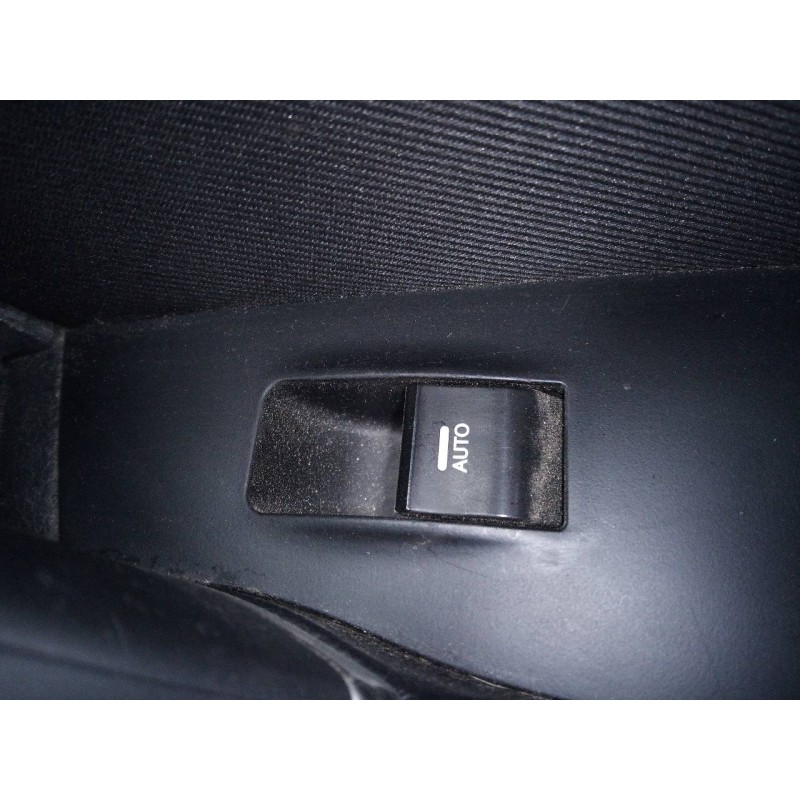 Recambio de mando elevalunas trasero derecho para hyundai i40 comfort referencia OEM IAM   