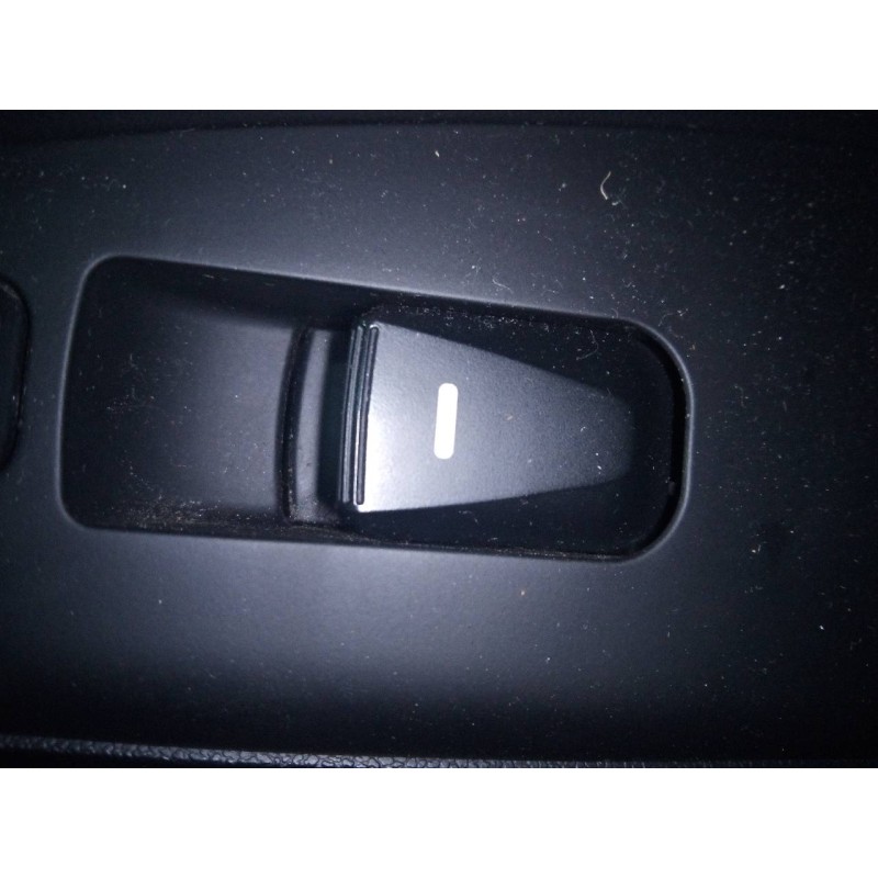 Recambio de mando elevalunas trasero derecho para hyundai ix35 style 2wd referencia OEM IAM   